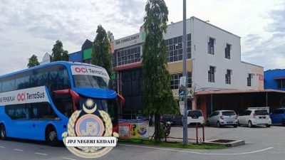 引擎开着人离开 阻交通   厂巴遭开罚单