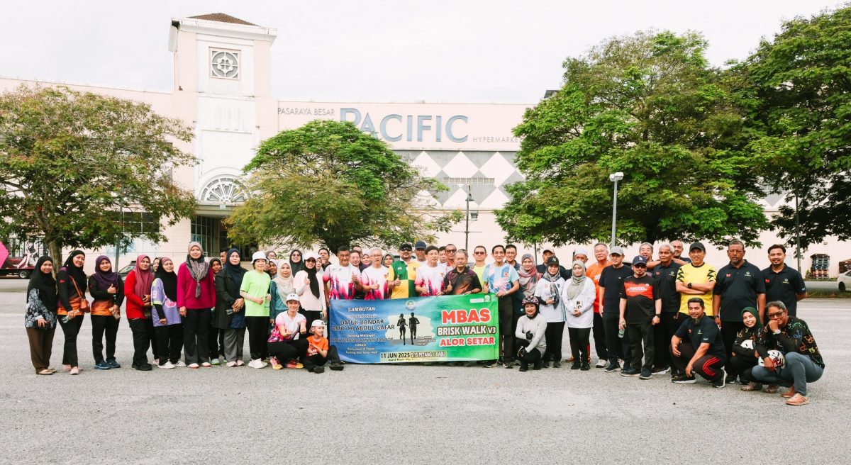 (大北马）米都市长散步约6公里，了解丹洛区民生问题