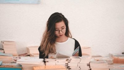 大学毕业薪水同网红一周收入 网民：读书有用吗？