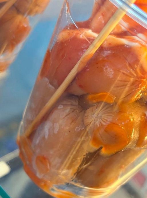 大道休息站食安亮红灯？ 女子怒揭香肠发霉长白毛！