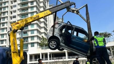 USJ 1工业园一带  市政厅出动拖废车