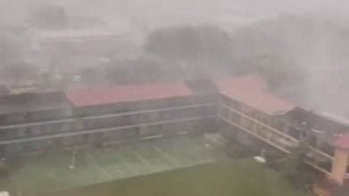 隆市暴雨掀狂风  学校屋瓦不保