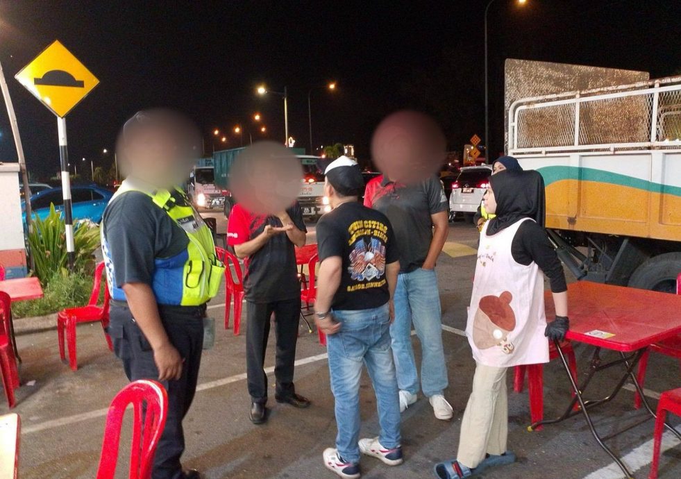 大都会:占用五脚基和停车位 13业者被对付/3图