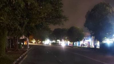 街灯失灵及被树叶遮盖   巴生公主镇入夜黑暗