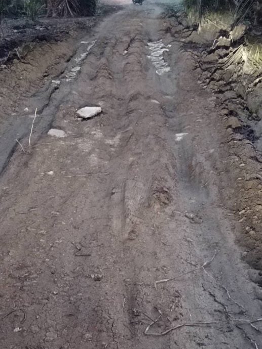 /轿车罗里硬闯临时摩托道 通道受损酿骑士危机