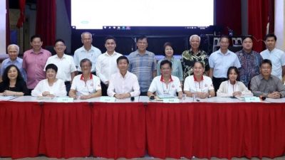隆雪华堂会员大会  2原任副会长落马 