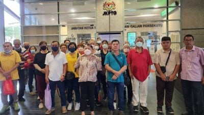 增江木屋区拆迁风波 | 30木屋民包巴士赴布城  土地局允“边住边商议”