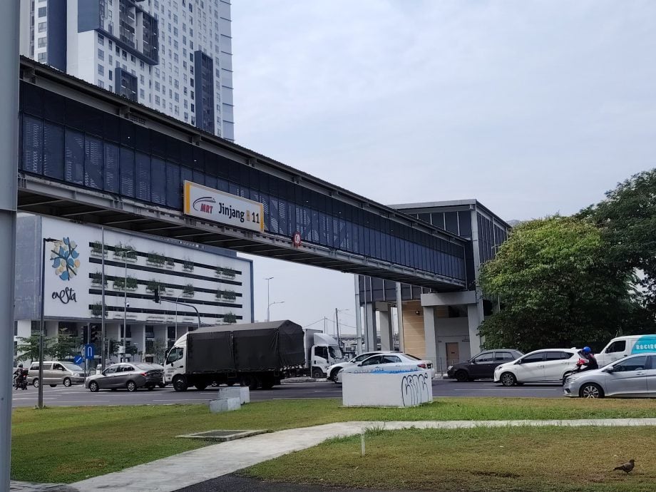 大都会/(主文)捷运站外围缺乏街灯照明 余保凭促当局增设街灯