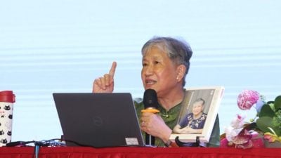 分享21世纪教养新观念   洪兰：不执着分数和领域