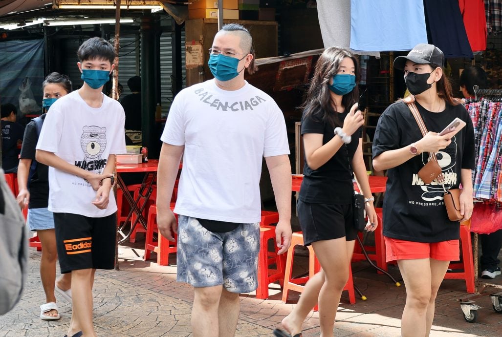 大都会/封面/茨厂街游客平常心对待疫情/9图