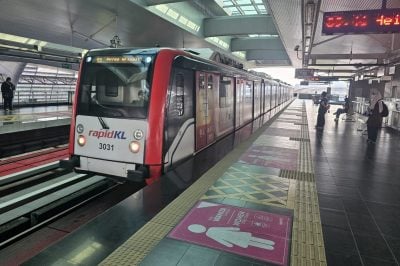轻快跌乘客坠轨丢命又一宗 月台安全门 快点装