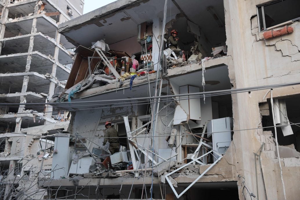 天下事)“德黑兰在燃烧”以色列袭伊国防部储油设施