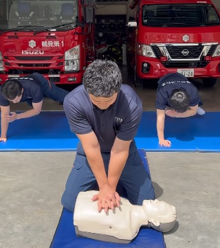 太帅了!日本消防员训练视频爆红 掀起挑战热潮
