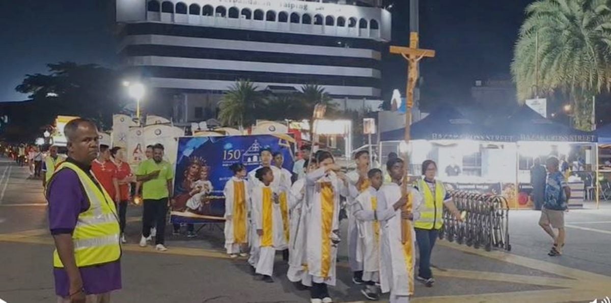 太平圣心堂庆150周年办弥撒及圣体游行