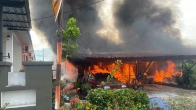 太平甘榜圣淘沙火患 木屋车摩托被烧毁