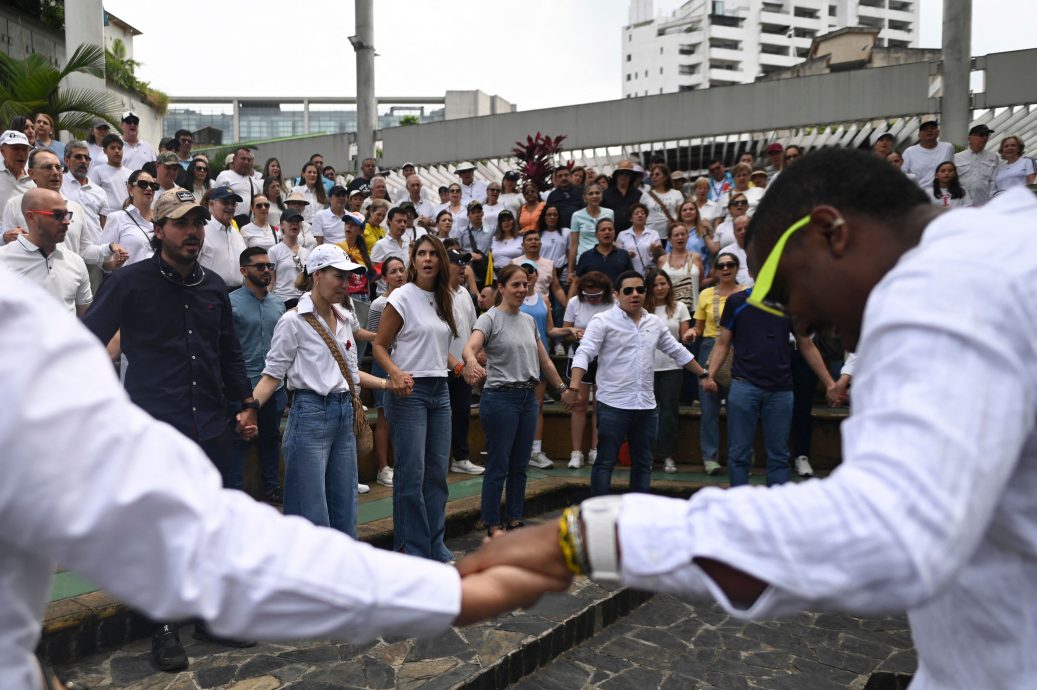头部中弹哥国总统候选人术后情况仍极严重 妻子“他在为自己的生命而战”