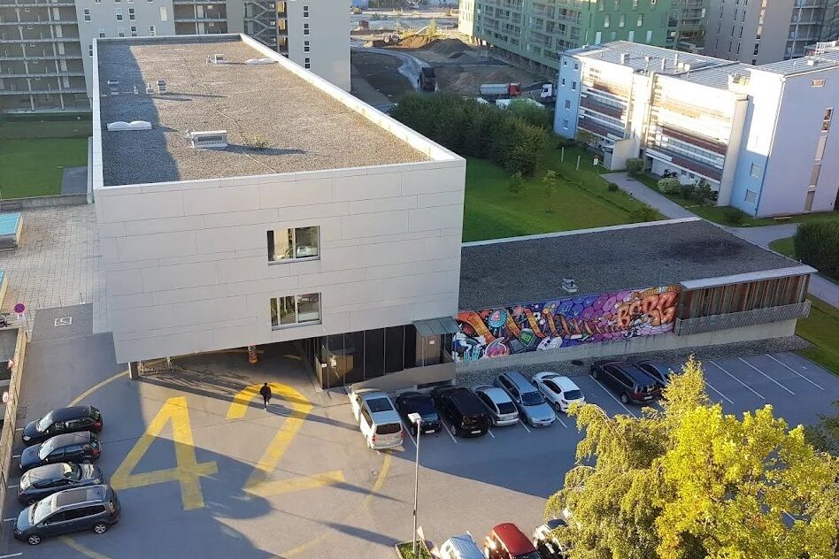 奥地利学校发生枪击案 至少5死多人伤