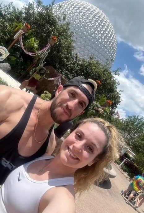 女子“这样穿”遭拒游玩 迪斯尼着装规定掀热议