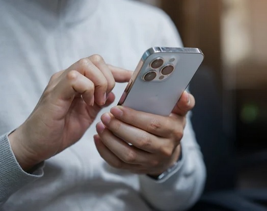 女子最后一天上班遭扣留 雇主逼删聊天记录才放人