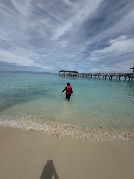 女子请年假外出游玩 上司要求发定位确认