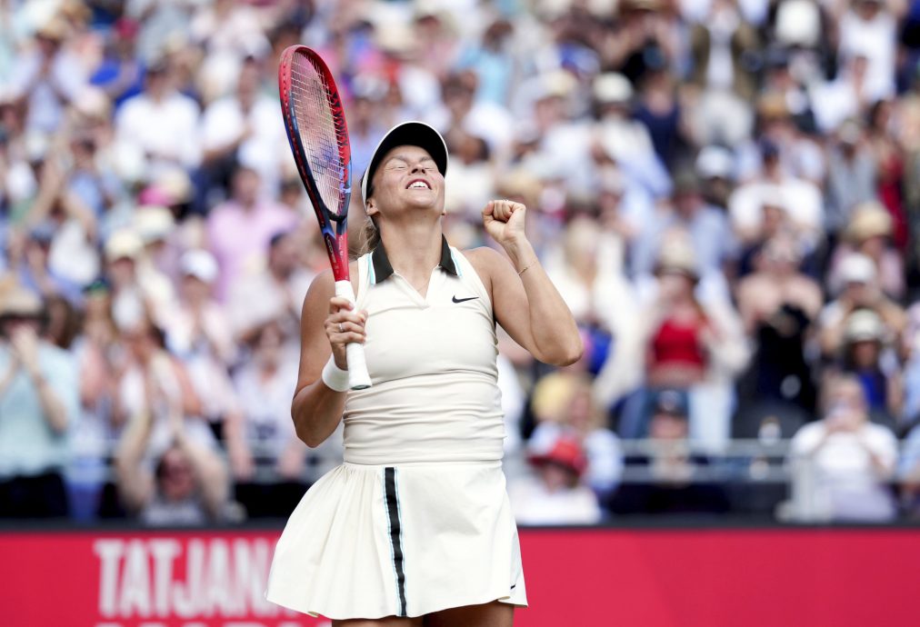 女王杯网球赛|郑钦文受鞋所困止步半决赛 德37岁老将上演励志之旅