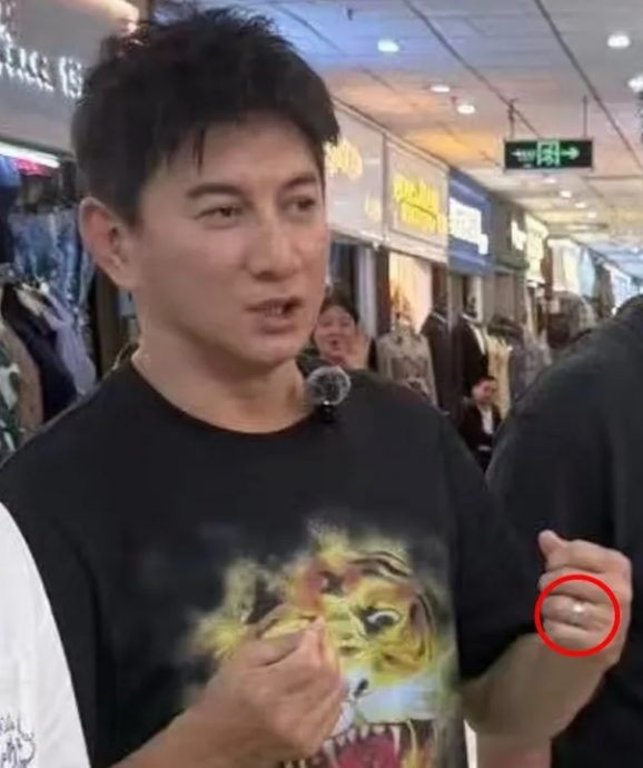 婚姻状况成谜 吴奇隆录节目仍戴婚戒 