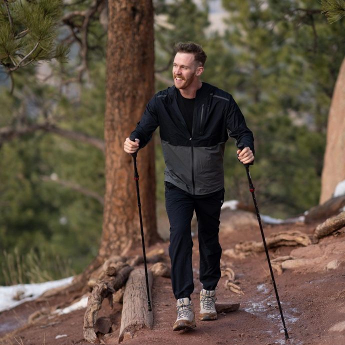 学柔术致伤瘫痪 获赔2亿康复后登山成榜样