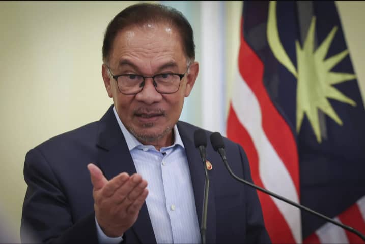 安华曾下令书籍拆胶袋 “别当成图书馆的装饰品”