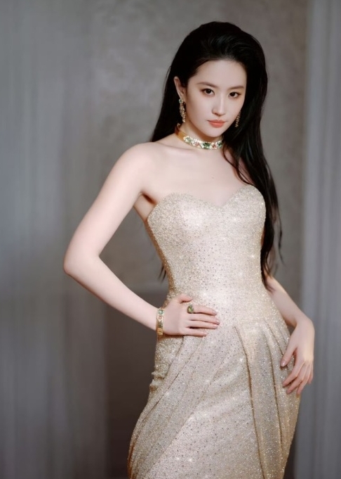 宋佳隔13年再封白玉兰视后 刘亦菲没奖缺席被酸输不起