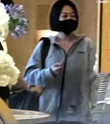 小S首尔被拍模样登热搜 暴瘦致“撑不起衣服”惹心疼