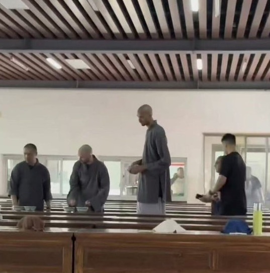 少林寺剃发闭关修行引热议  文班亚马要成第一“高”僧？