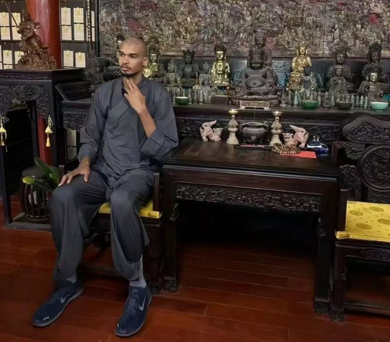 少林寺剃发闭关修行引热议  文班亚马要成第一“高”僧？