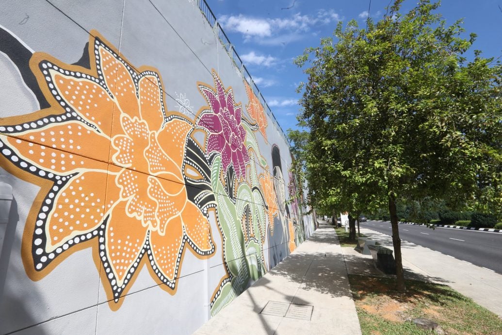 展现我国多元共融文化精髓 全马最大蜡染壁画在隆国会路