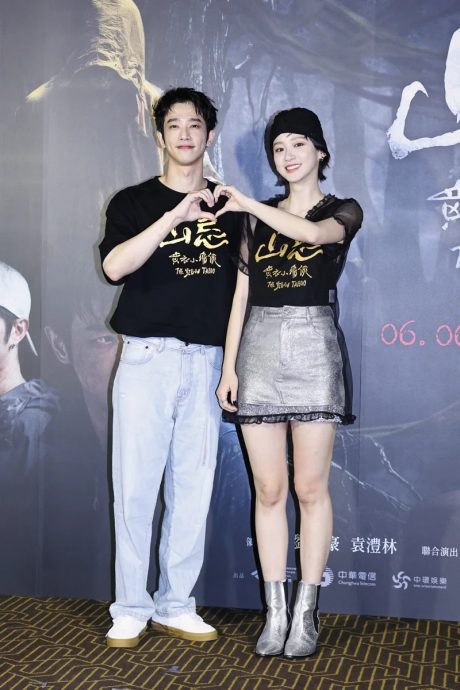 山区拍戏惊魂!刘以豪裸体激战蟑螂