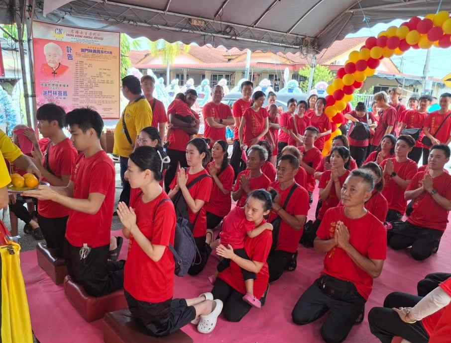 已审(大北马)苏格兰风笛带领举殡,竹城百岁人瑞林赛凤辞世风光十足