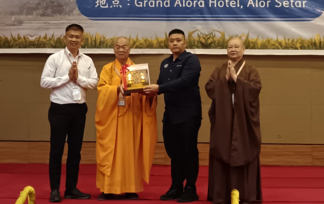 马来西亚佛教总会中央委员改选，拿督斯里日恒长老成功蝉联总会长一职。