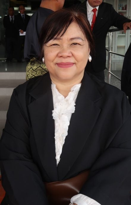 已签发 柔︰昔16新村村长宣誓:非村民陈永业创记录,任登雅新村村长