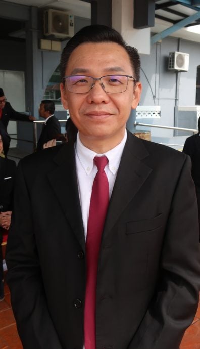 已签发 柔︰昔16新村村长宣誓:非村民陈永业创记录,任登雅新村村长