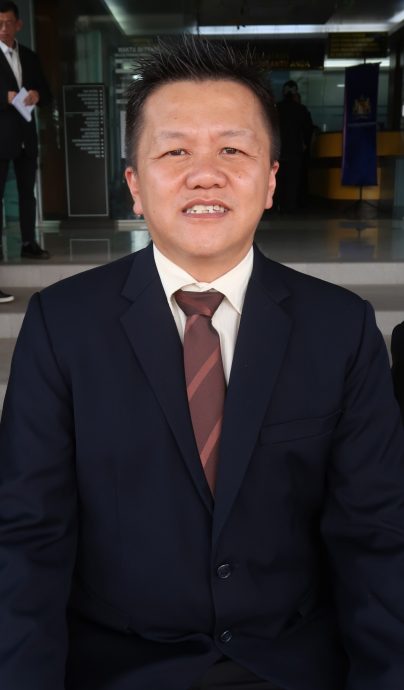 已签发 柔︰昔16新村村长宣誓:非村民陈永业创记录,任登雅新村村长