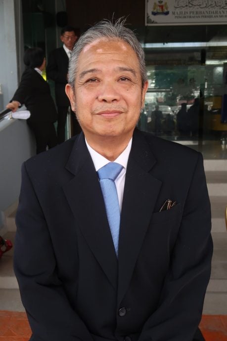 已签发 柔︰昔16新村村长宣誓:非村民陈永业创记录,任登雅新村村长