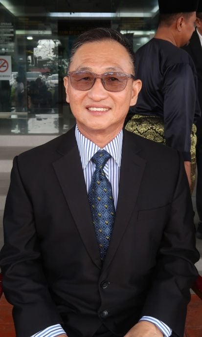 已签发 柔︰昔16新村村长宣誓:非村民陈永业创记录,任登雅新村村长