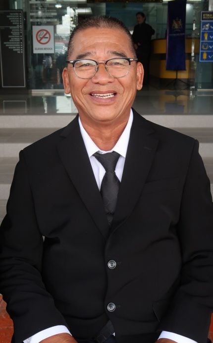 已签发 柔︰昔16新村村长宣誓:非村民陈永业创记录,任登雅新村村长