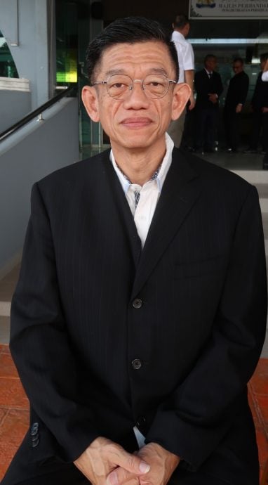 已签发 柔︰昔16新村村长宣誓：非村民陈永业创记录，任登雅新村村长