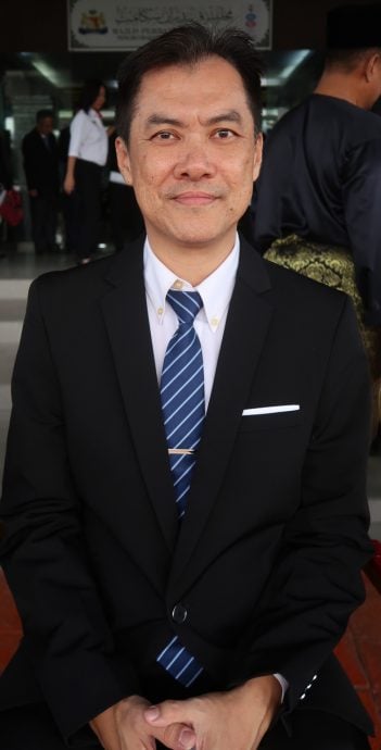 已签发 柔︰昔16新村村长宣誓：非村民陈永业创记录，任登雅新村村长