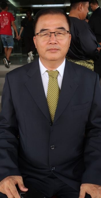 已签发 柔︰昔16新村村长宣誓：非村民陈永业创记录，任登雅新村村长