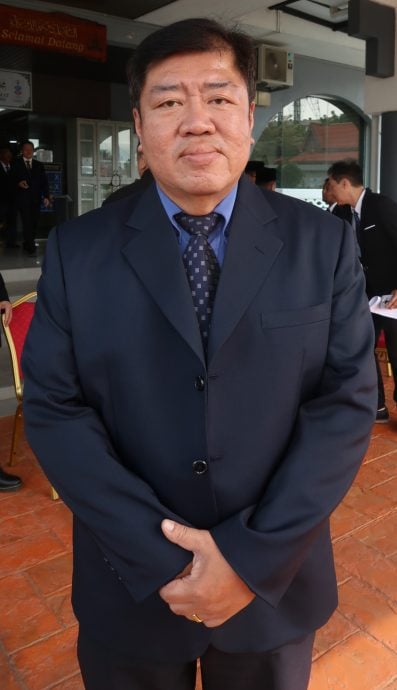 已签发 柔︰昔16新村村长宣誓：非村民陈永业创记录，任登雅新村村长