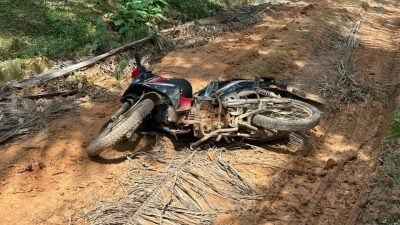 骑车途中 心脏病发　 男子猝死油棕园