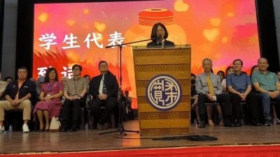 宽古学生感谢教师与董事沉着应对风波 守护学生