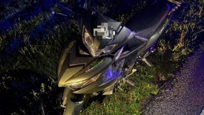 摩托骑士反向超车 撞迎面罗里毙命