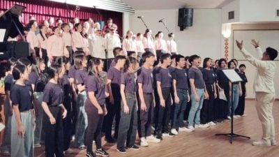 《恩师刘曼弘追思音乐会》逾200人以歌声寄托思念